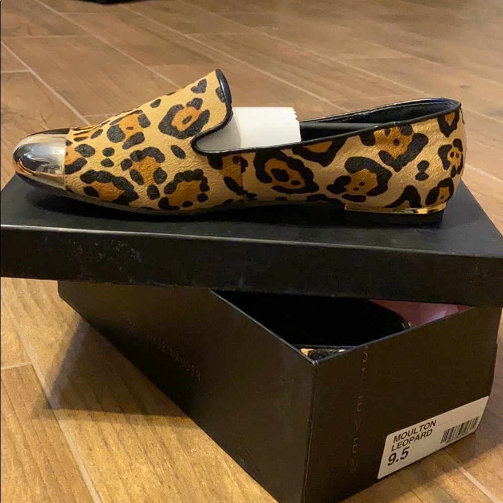 Leopard, gold toe flat shoes.